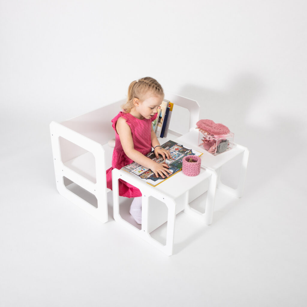 Montessori House Bed - Montessori Weaning Table and Chair Set - with 2 Chairs / tafel en stoelen set met 2 stoelen