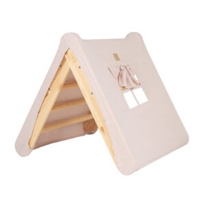 Ladderhuis van naturel hout met roze tent