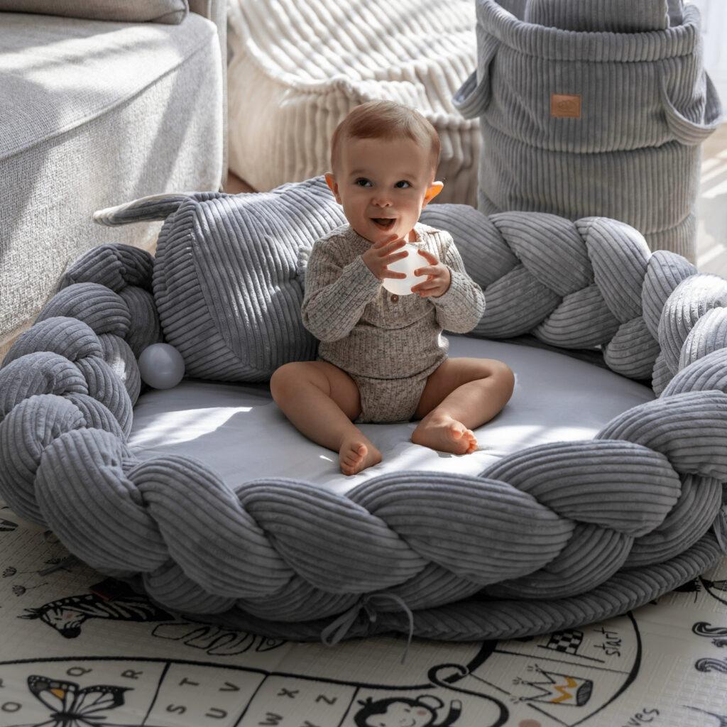MeowBaby baby nest grijs met ronde speelmat en gevlochten rand